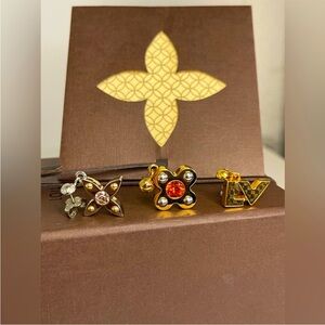 Louis Vuitton Boucles d'oreilles Love Letters Rhinestone Pierced Earrings